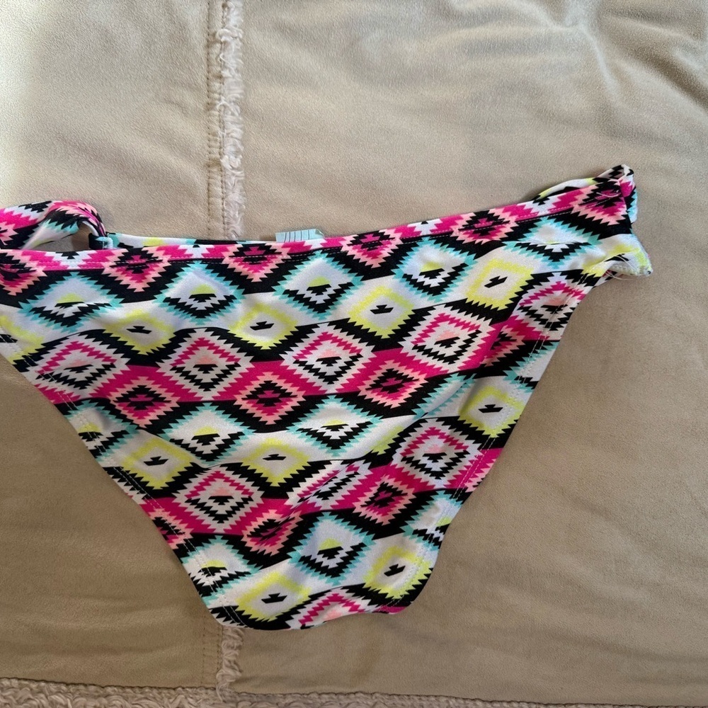 Colorful Geometric Bikini Bottom - Picture 3 of 3